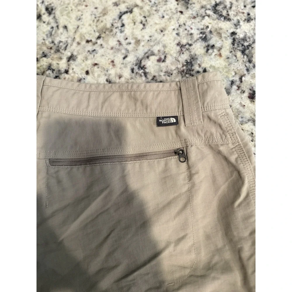 The North Face Men's 34 Khaki Cargo Shorts Paramount Hiking Gorpcore